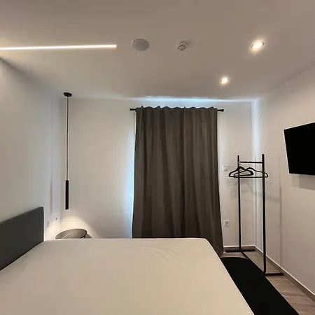 Central -Iii- Room-2